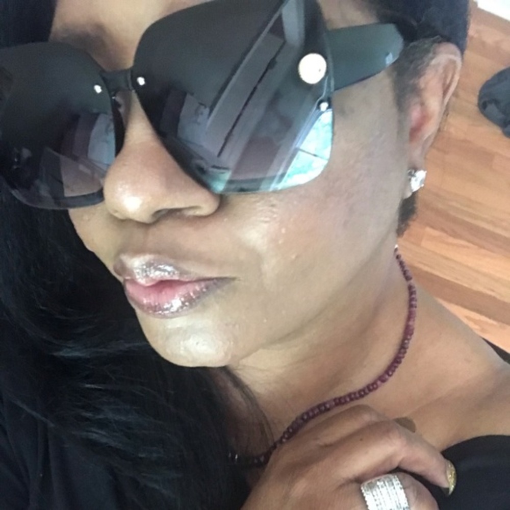 Black Oversized Sunglasses - Picture 5 of 12